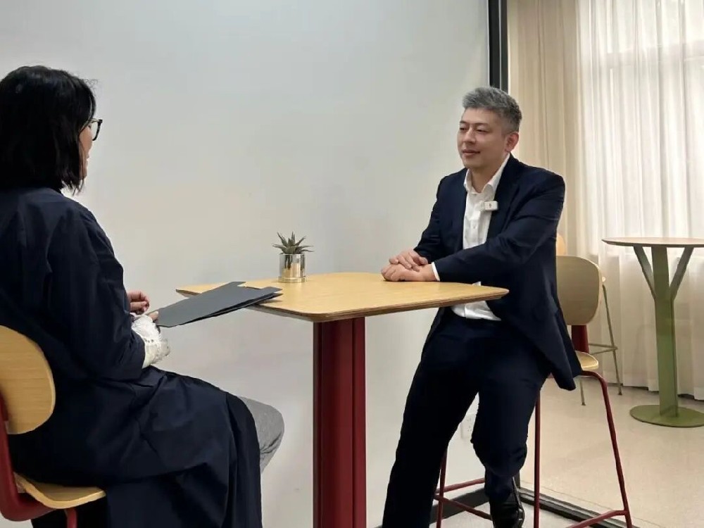 交流互鉴 携手并进——杭州家具商会秘书处一行走访爱游戏网页-爱游戏（中国）家具