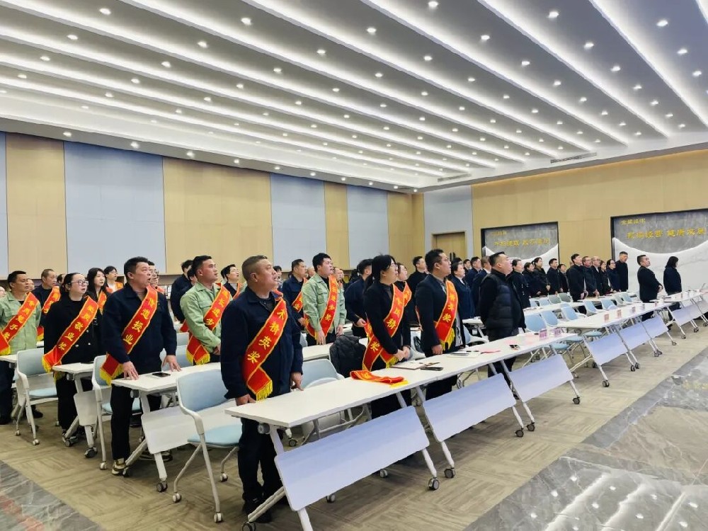 致敬奋斗者 聚力新征程｜爱游戏网页-爱游戏（中国）集团召开2025年度表彰大会暨新年工作会议