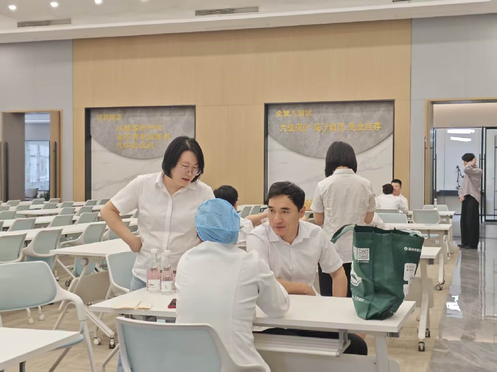 健康义诊进爱游戏网页-爱游戏（中国），暖心服务护员工